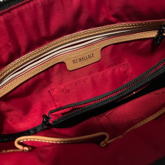 Black outside with inside red - Picture 4 of 9